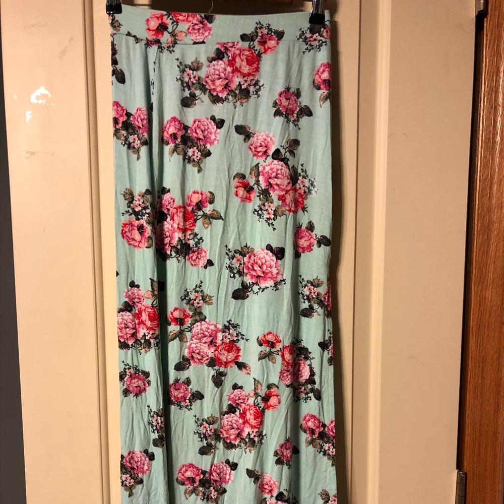 Charlotte Russe MAXI SKIRT